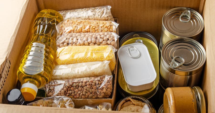 Caja con despensa de alimentos del programa Alimentación Bien Común